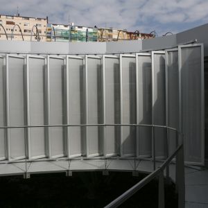 Panneaux tendus à l intérieur de la structure